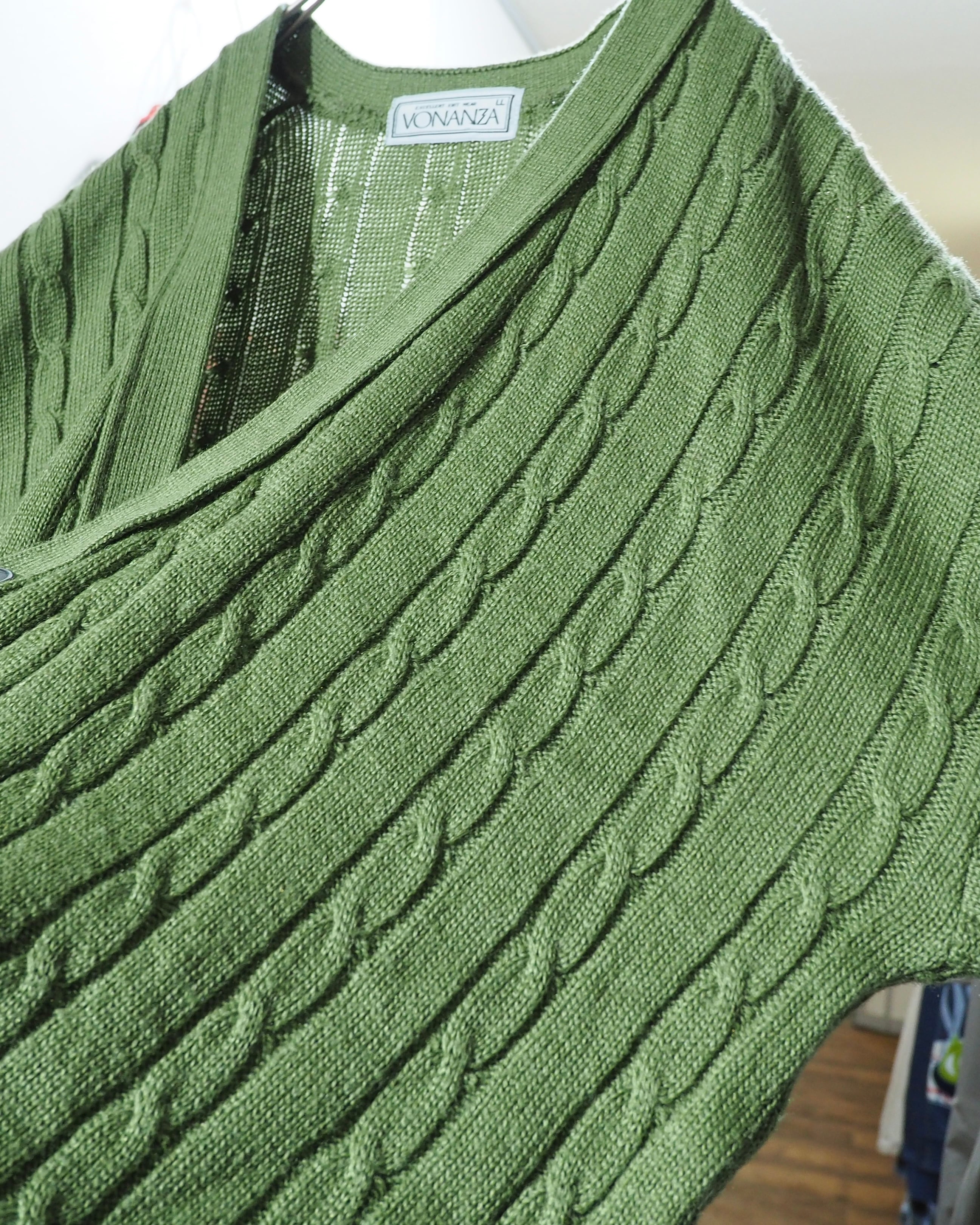 1990s ” VONANZA ” Beautiful Light green Color vintage loose knit Cardigan