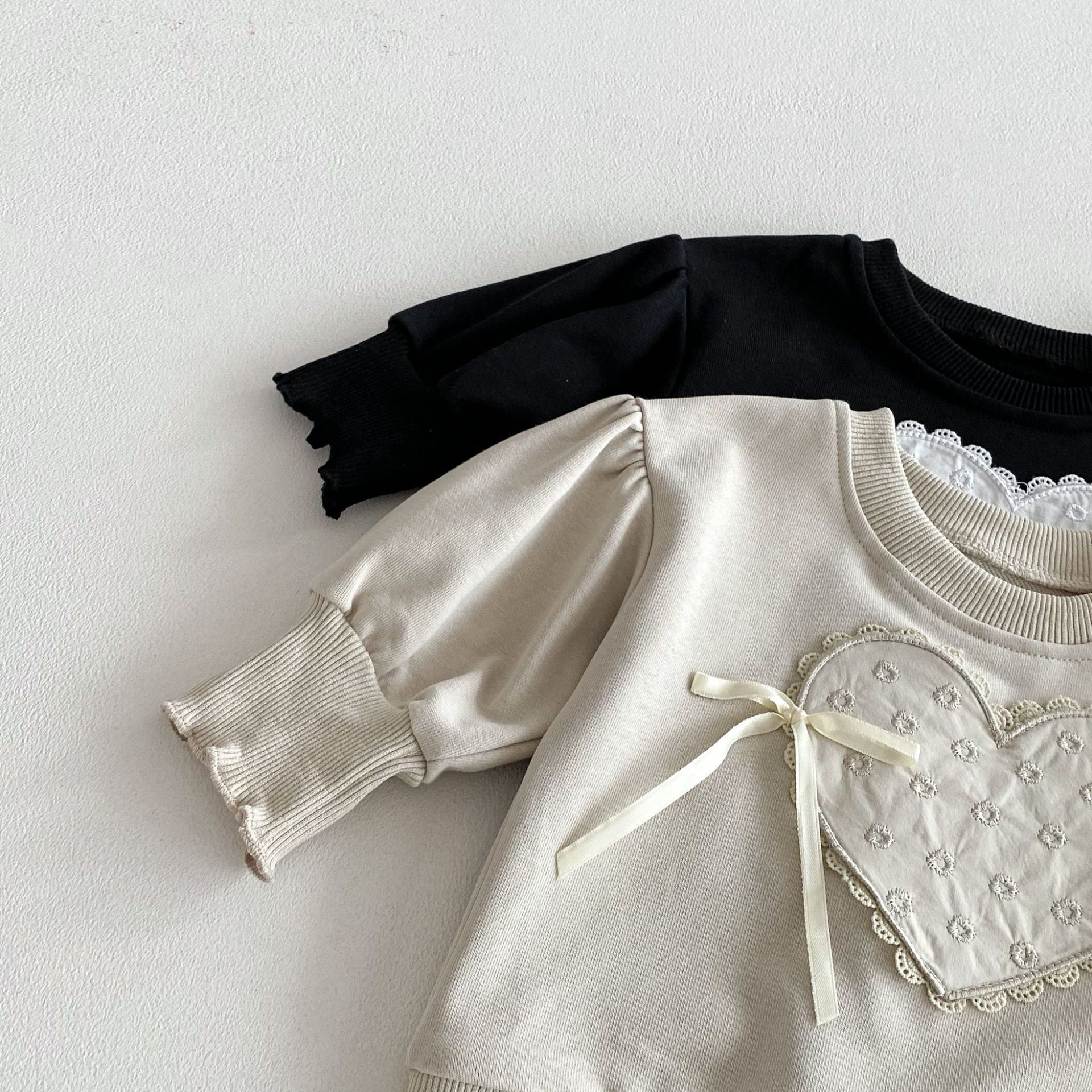 パフスリーブハートリボントレーナー