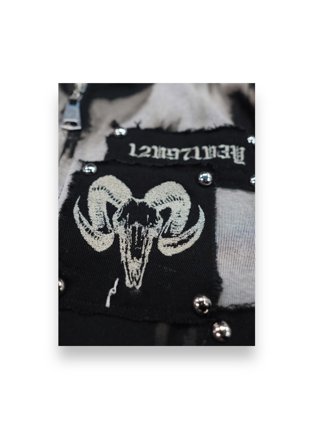 【RUPTIVEY】emroidered slim zip-up tops"黒崇"