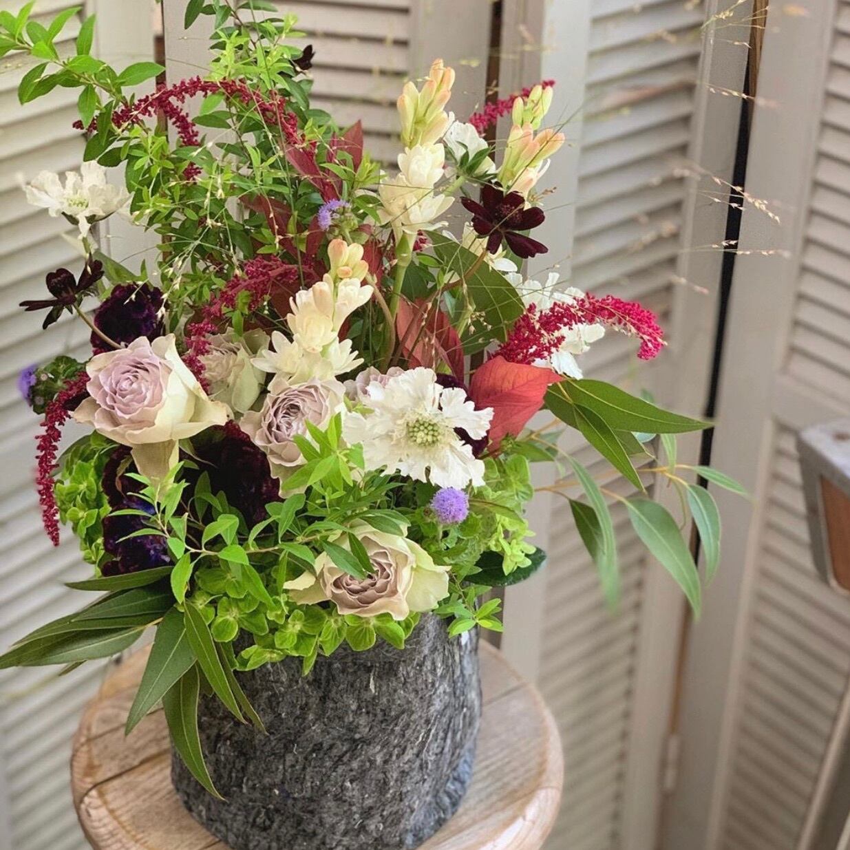 ユーカリとクリスマスローズのブーケ 05 - Silk Bouquet - | hues