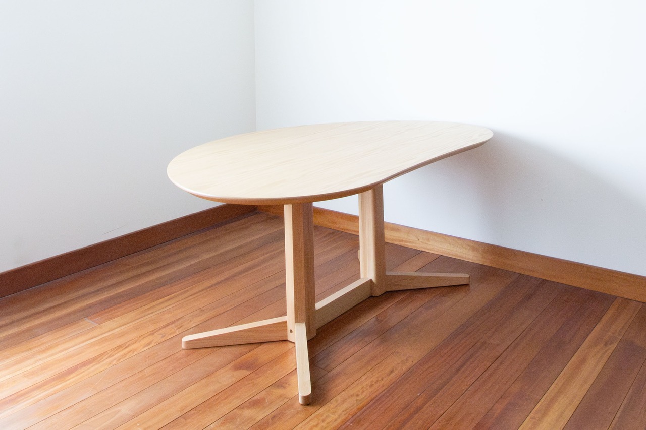 「場所が変われば景色も変わる、半円テーブル」　ダイニングテーブル/レッドオーク材/セラウッド塗装