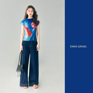 水草揺れる夏の冷たい水面で泳ぐ金魚のプリーツ半袖トップス　E00571