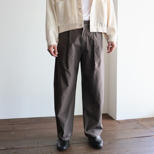 STILL BY HAND “ Garment – dyed Typewriter Wide Pants ( Brown Charcoal )”