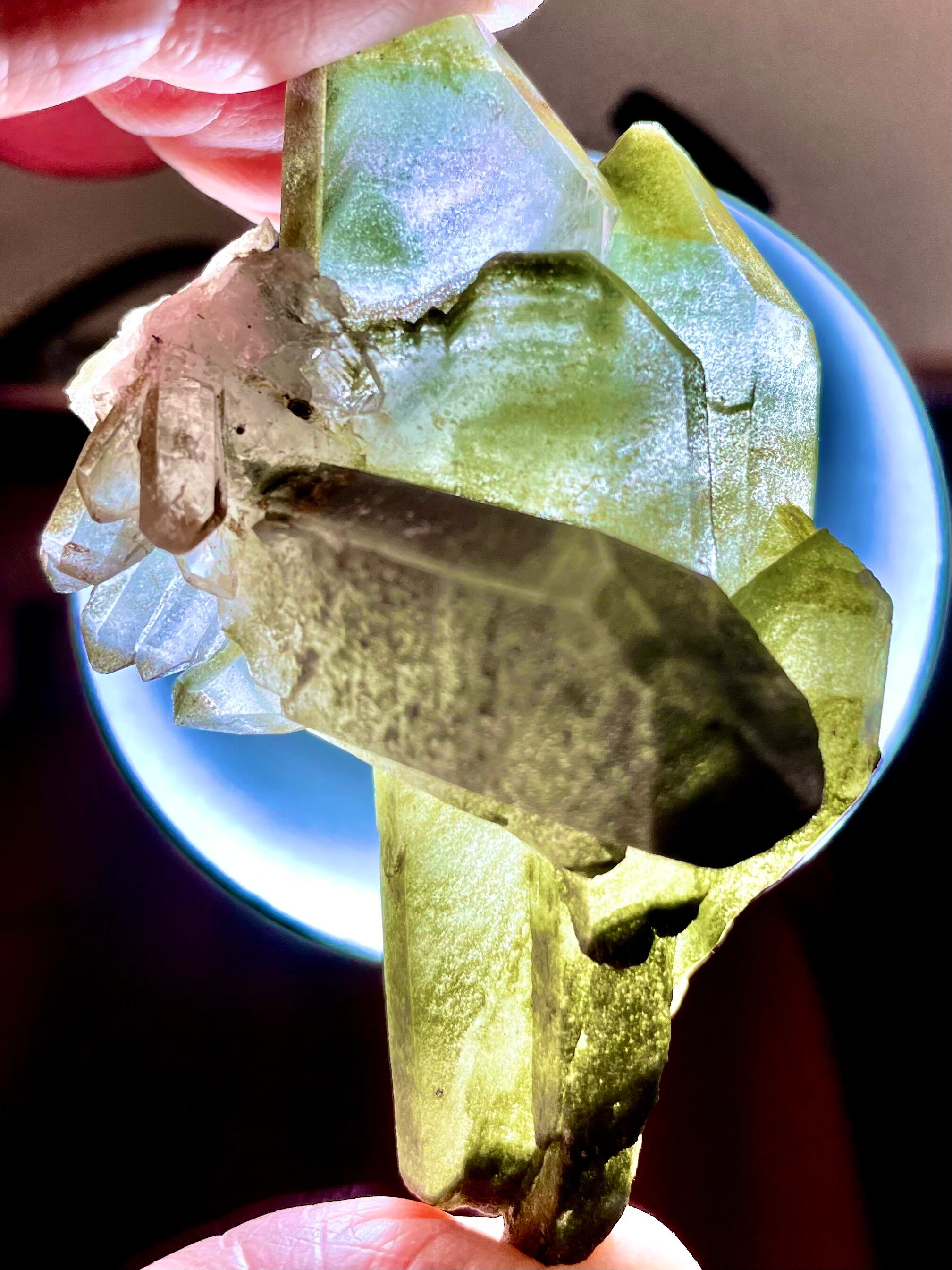 3) パキスタン産「クローライト入りクオーツ」完全結晶