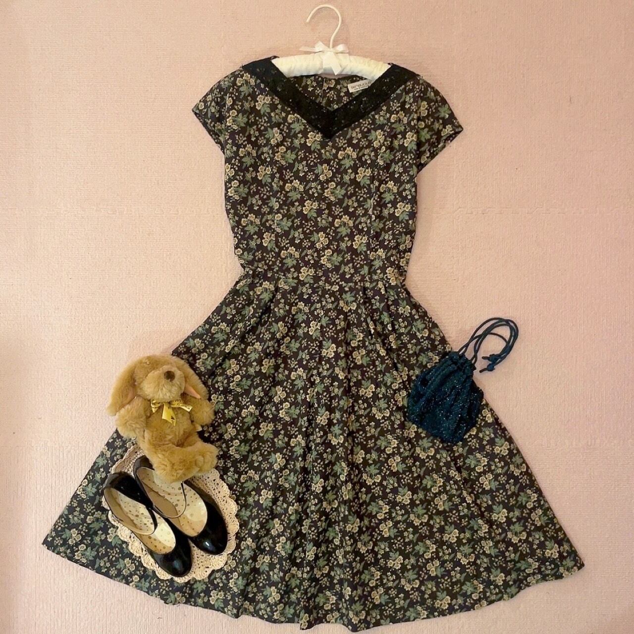 black lace flower tuck one-piece