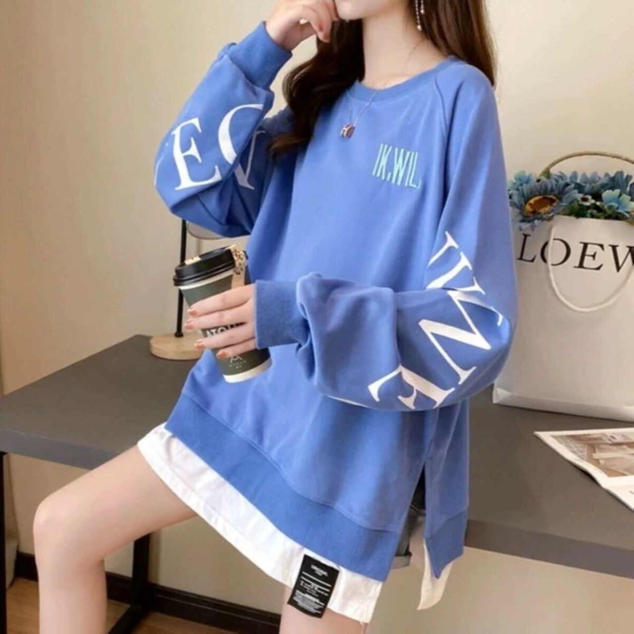 【2025年新作】袖ロゴプリントレイヤードトレーナー ブルー