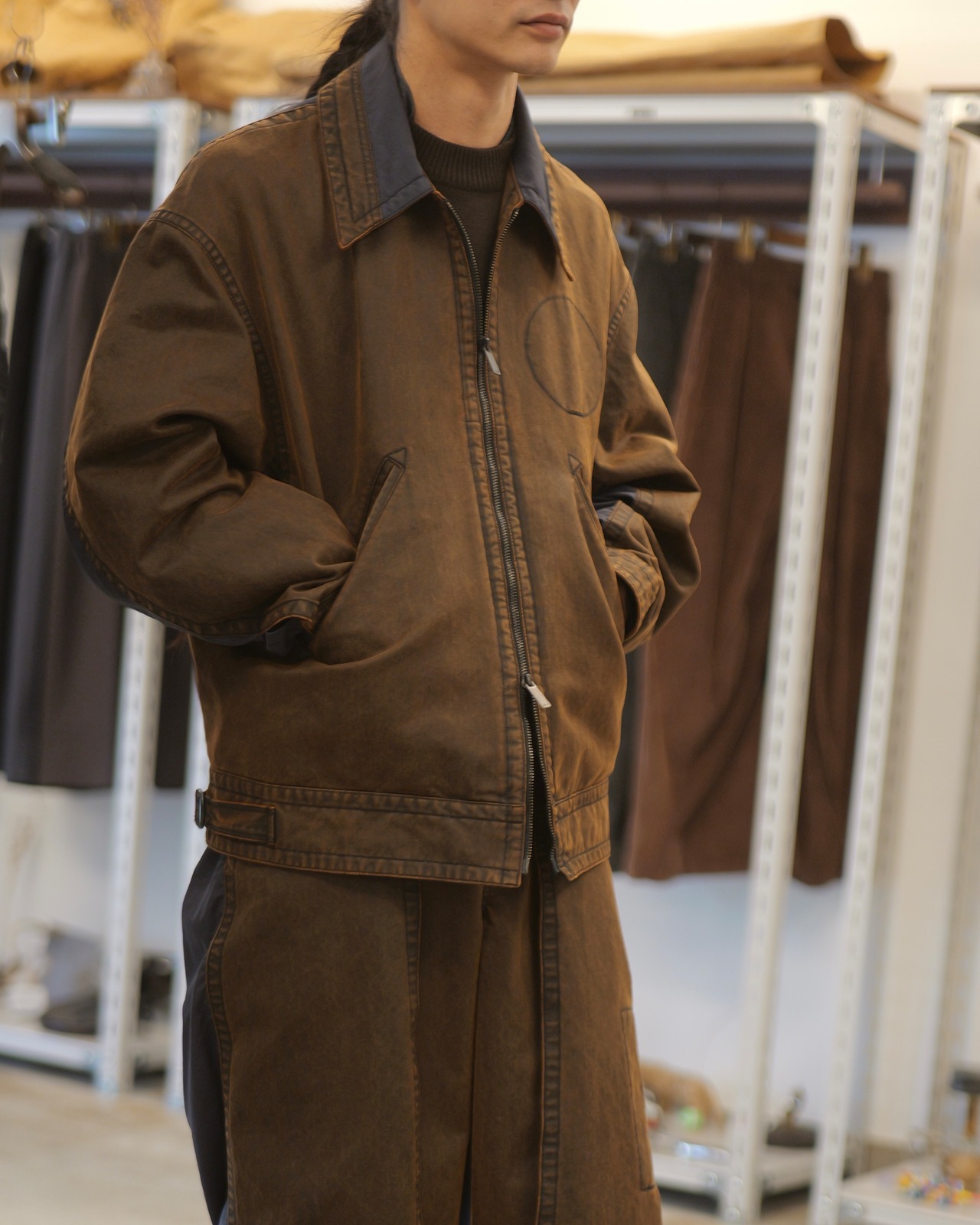 予約販売 | i’m here : - “DOCKING” JACKET ：Brown｜異素材ドッキング／顔料プリント／バイオウォッシュ／ヴィンテージレザーのような表情／ダブルファスナー