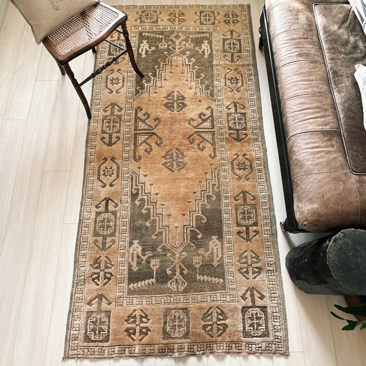 トルコ ヴィンテージラグ TR047 | ウシャク | 104cm × 219cm