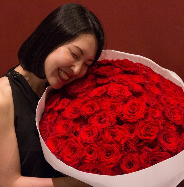 【１日２束限定・HIGH CLASS】 100本の生花バラの花束（RED）