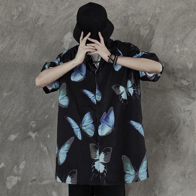 【予約販売】シャツ 半袖 バタフライ柄 メンズ 総柄 オーバーサイズ ブラック ホワイト 蝶々 カジュアル シンプル こなれ感 お洒落 韓国 トレンド 春 夏 秋 M/L/XL