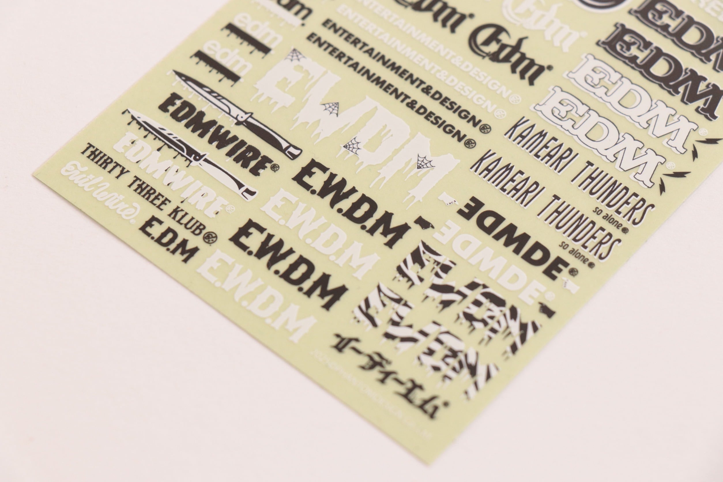 EWDM】evilwire×E.D.M コラボマシンステッカー | E.D.M