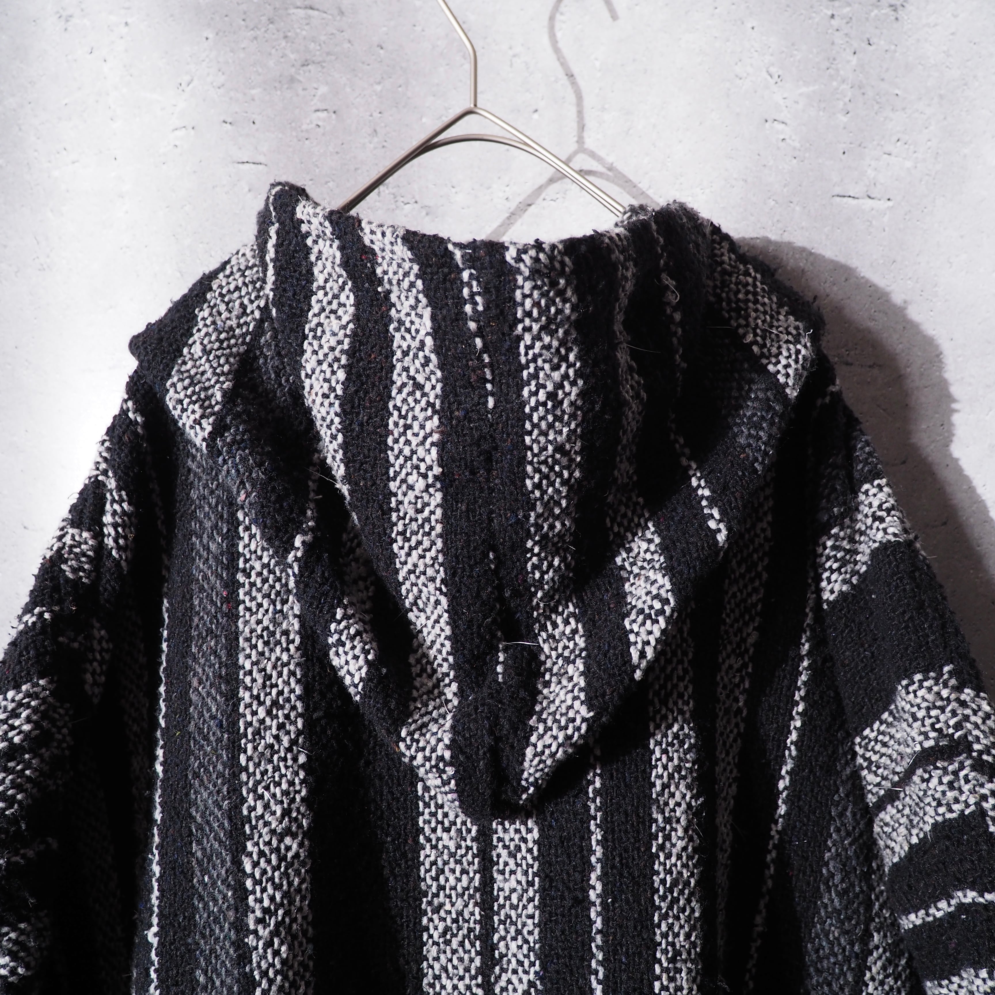 King over loose silhouette monotone line pattern vintage mekisikan Parker