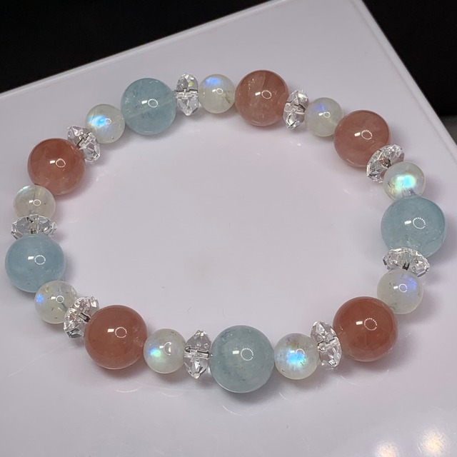 ホワイトラブラドライト×ディープローズ×アクアマリン♪デザインブレスレット