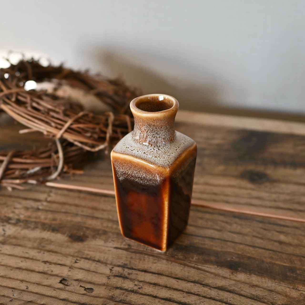 再入荷 】ちいさなスクエア一輪挿し|陶器 小さい ミニ花瓶 再入荷 】ちいさなスクエア一輪挿し|陶器 小さい ミニ花瓶