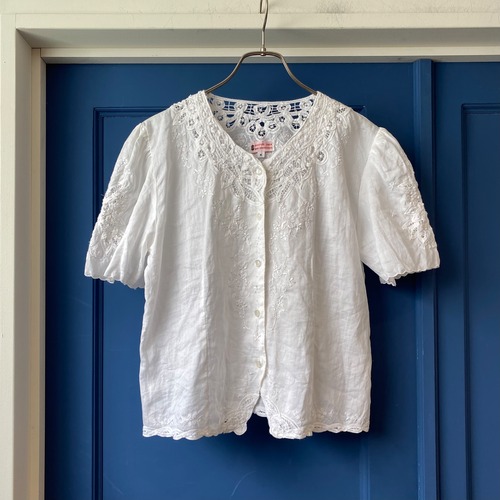 Embroidered linen blouse  刺繍 リネンブラウス  -North-