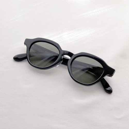 YY - 1 19 / crown pant glasses (black lens)