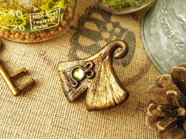 【ペリドット】銀杏のブローチ