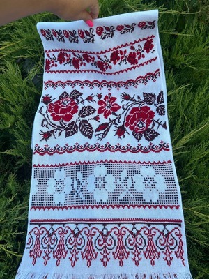 ウクライナ伝統手刺繍祭具タオル「ルシニク」
