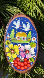 ウクライナ伝統絵画 ペトリキウカ塗り 木製ブローチ（ホメンコ作）