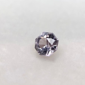 お花みたいなスピネル 約4.5mm*3.0mm r-0640