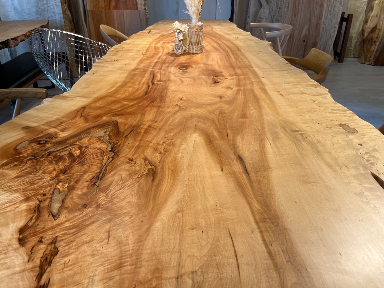 栃　トチ　一枚板テーブル　ローテーブル　店舗什器　ディスプレイ　アイアン　民泊 eb6ec12da59bfa40e25ad8396d6f7c