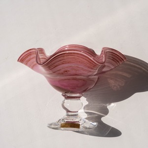 Frill Glass Stand