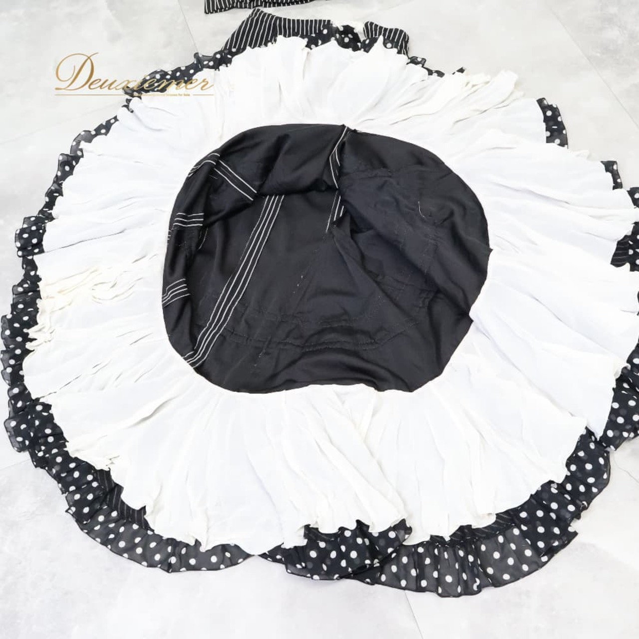 フラメンコ 衣装 チャレコ ファルダ スカート ツーピース セットアップ ブラック系 ホワイト系 黒 白 ストライプ ボランテ フリル レース ストライプ柄 水玉 ドット柄 かわいい ガーリー 舞台衣装 発表会 イベント レディース モノトーン
