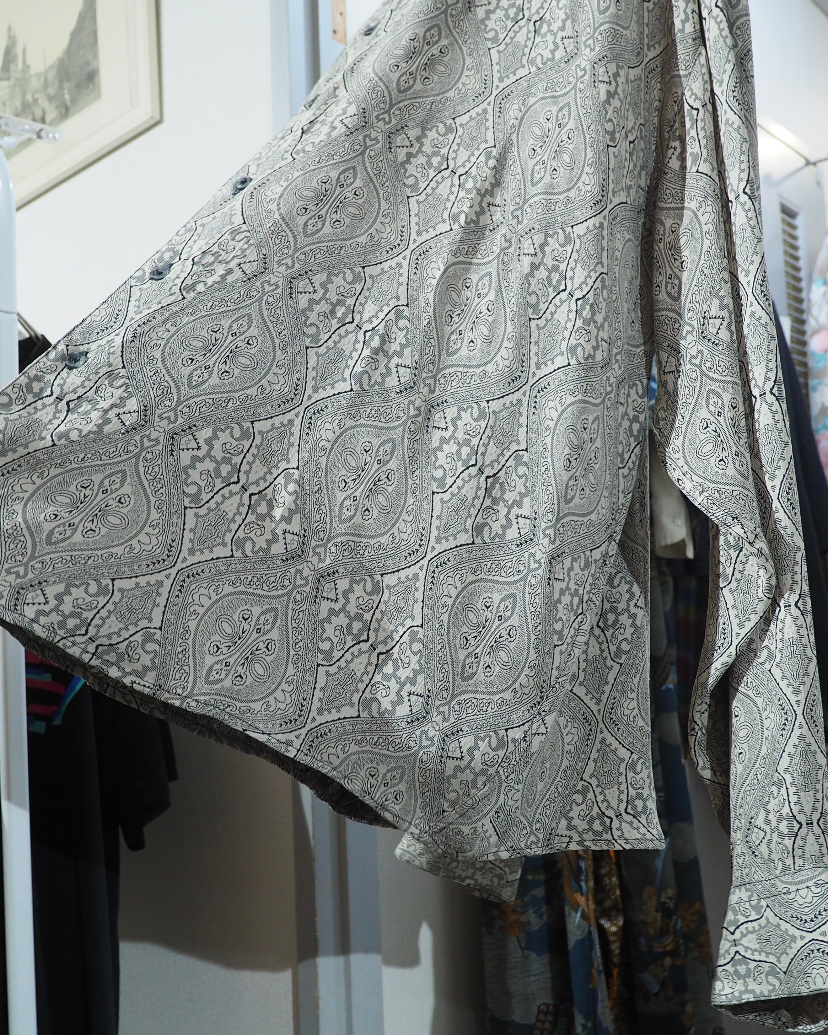 1990s " GOOUCH - Phiz " Beautiful Arabesque pattern Embroidery vintage loose Shirt