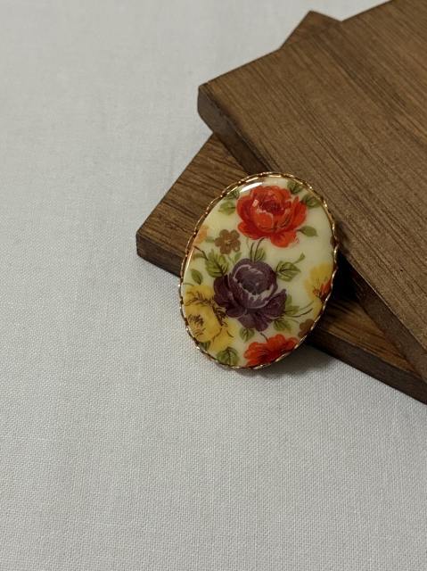 1970's Floral Motif Oval Brooch