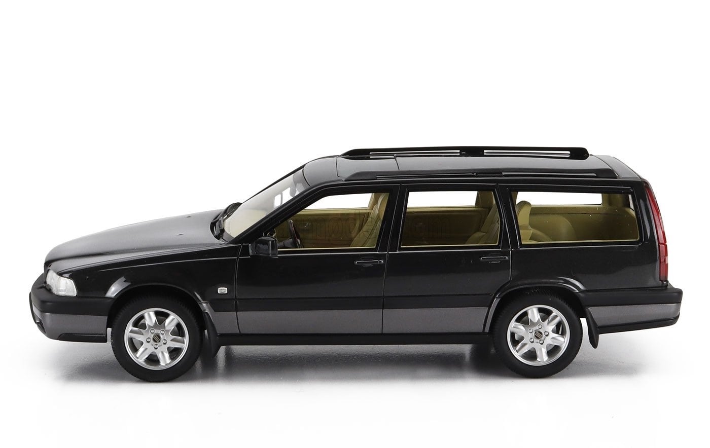 ボルボ　V70 ミニカー 1/18 ボルボ V70 CULT-SCALE MODELS 1/18 VOLVO V70 XC CROSS