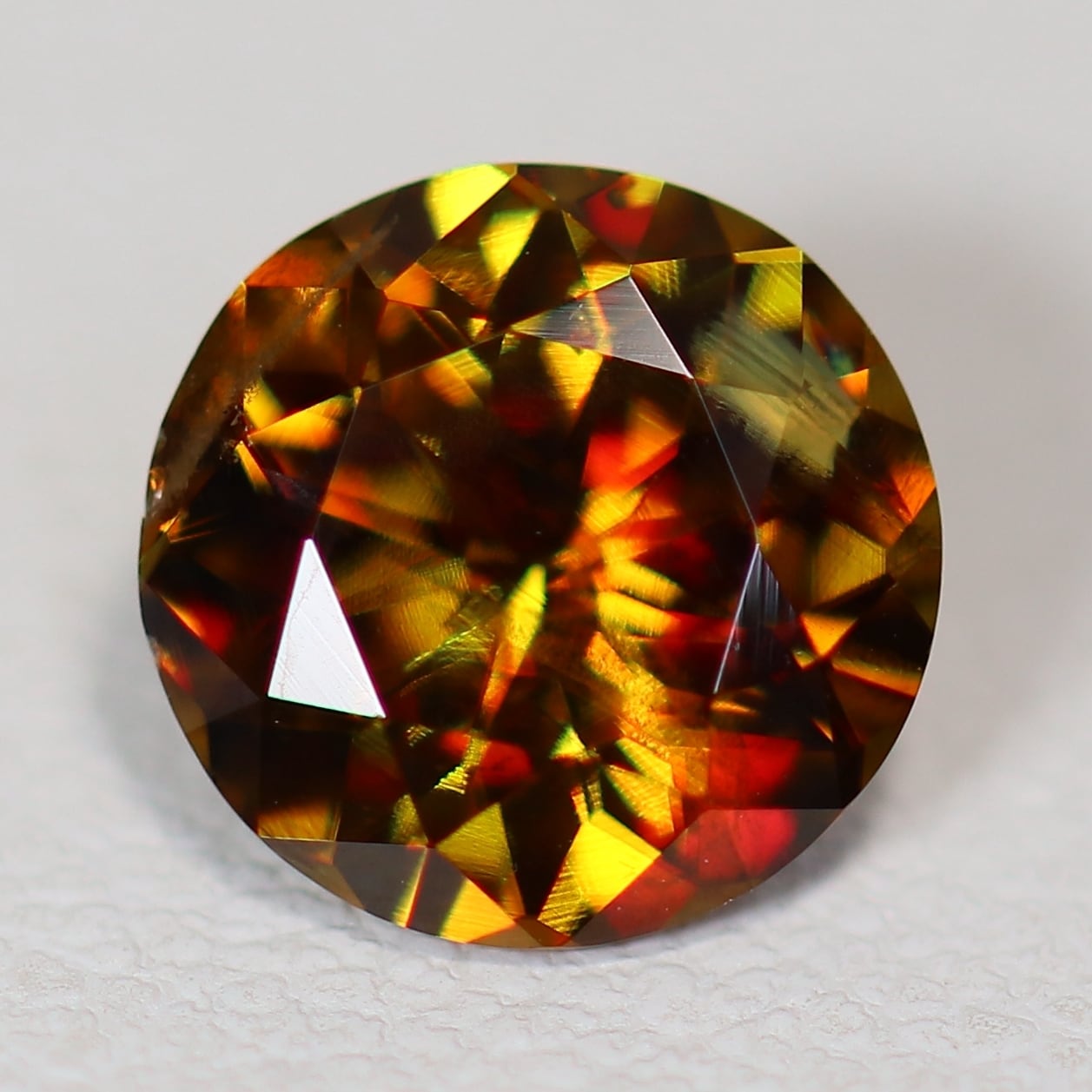 天然スフェーン』1.83ct パキスタン産 ルース 宝石【3918】-