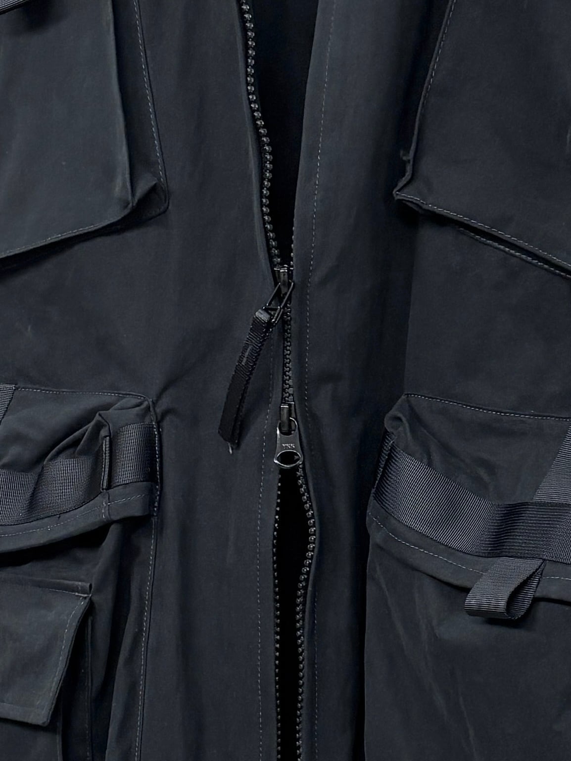 ESSAY / UTILITY VEST (BLACK) | THE MODERN AGE
