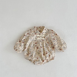 【BABY】春作小花柄立ち襟デザインロンパース