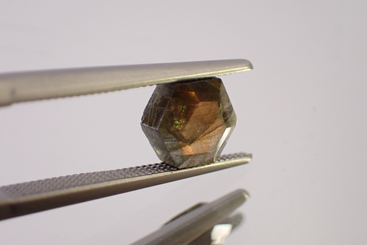 マダガスカル産ラブラドライト　1.22ct　 [D9-86]