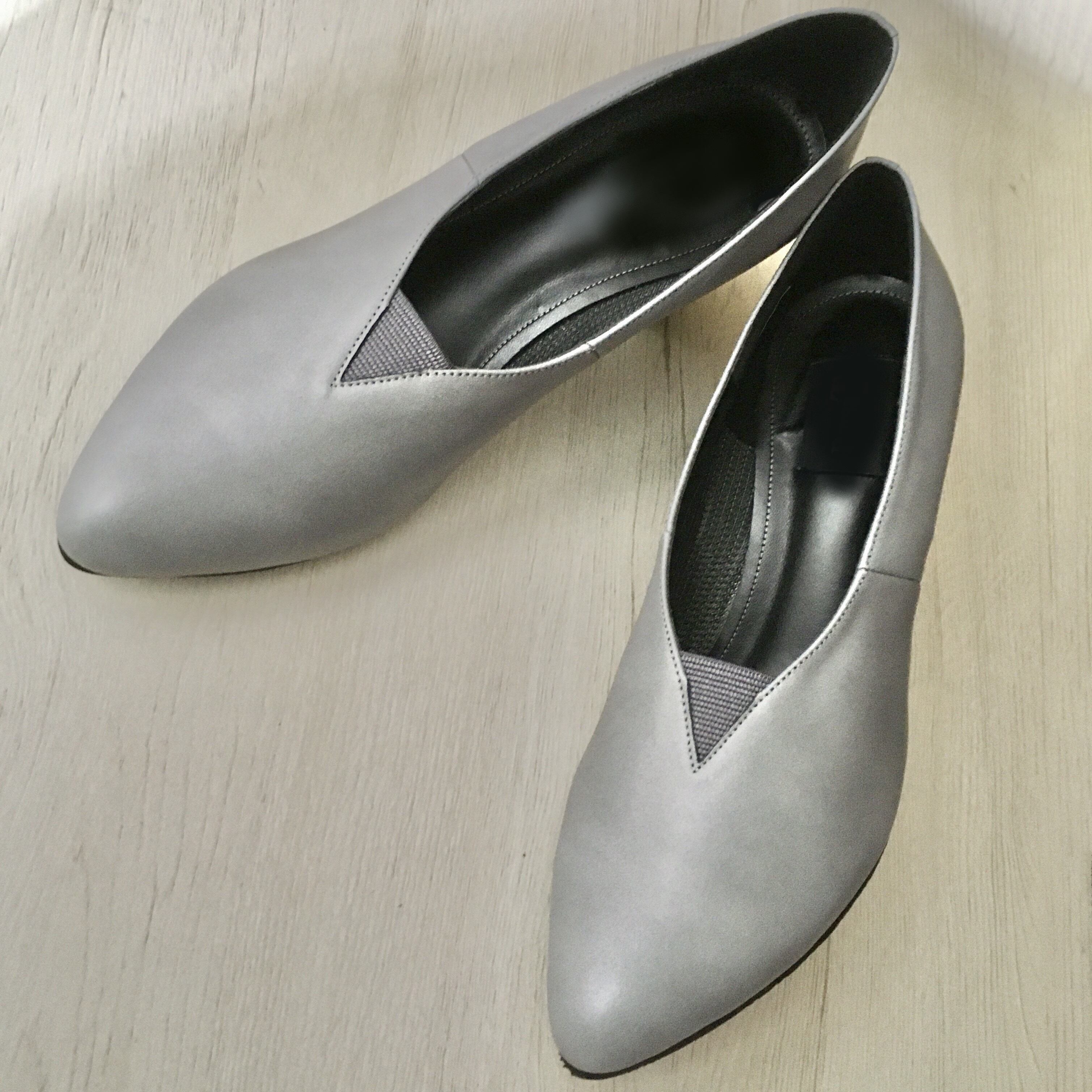 Vゴムポインテッドパンプス