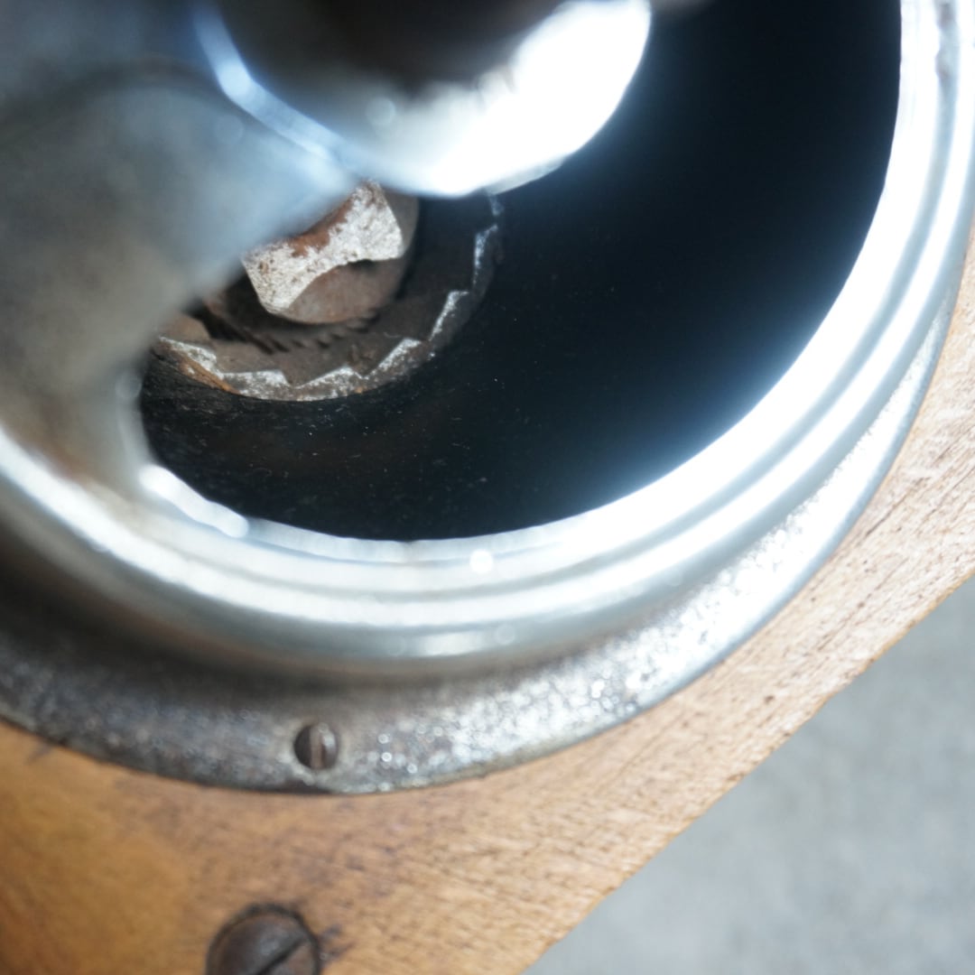 古いドイツのコーヒーミル