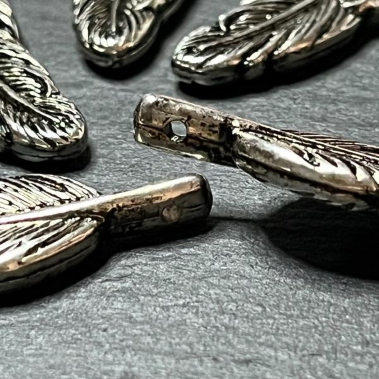 【2個】アクリルフェザーチャーム/CCB/プラスチック/アクセサリーパーツ/羽根/ネックレス/樹脂