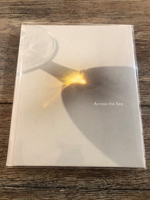 『Across the Sea』草野庸子