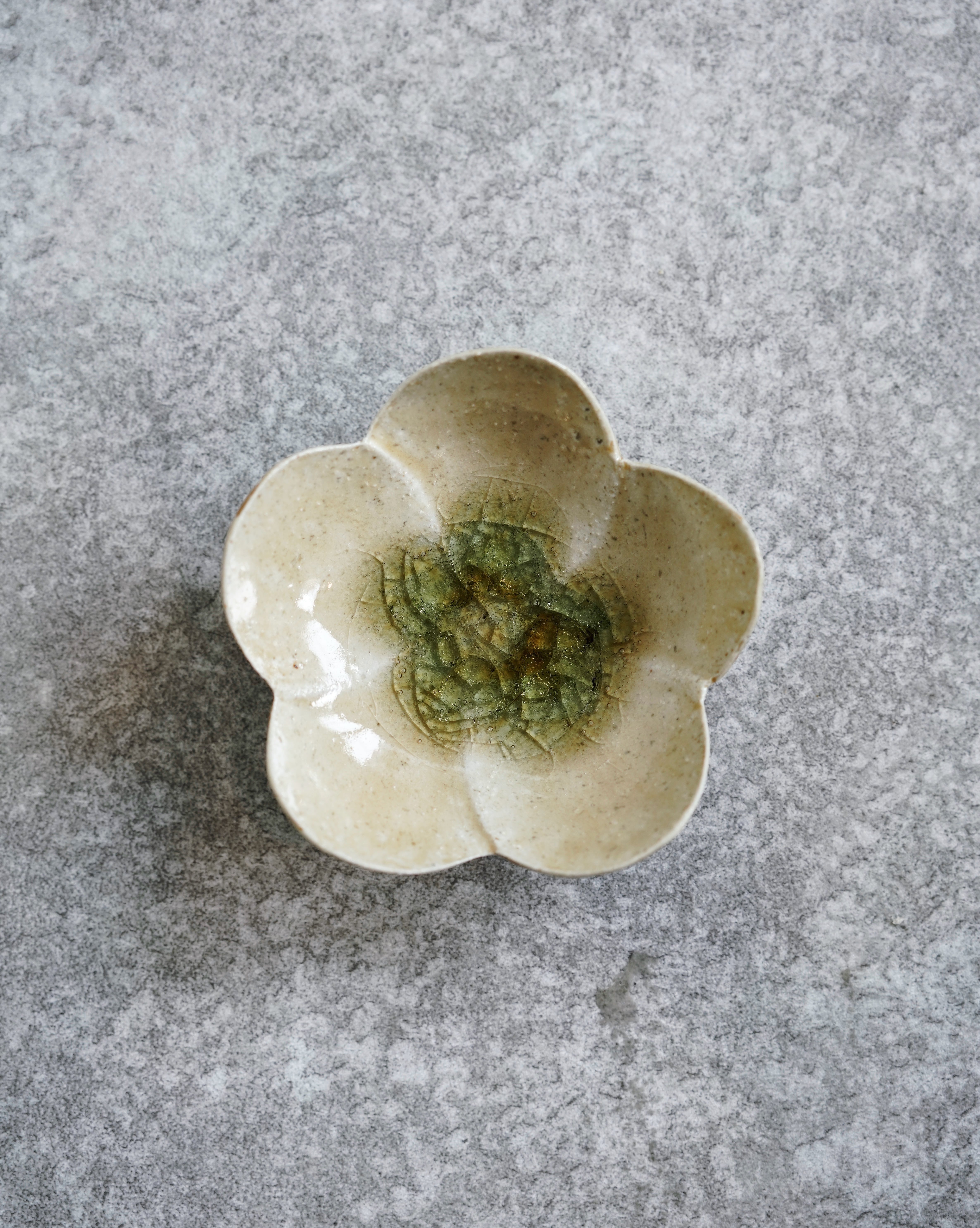 琥珀釉花形豆鉢 / 雪ノ浦裕一