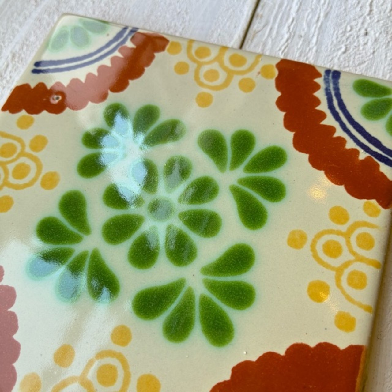 Mexico Talavera tile　メキシコタラベラタイル　009　草木柄　フラワー　イエロー　ホワイト　10cm　コースター　鍋敷き　DIY　モザイクタイル　柄タイル　室内壁　室外壁　デザインタイル　レトロ　アートタイル　ハンドメイド