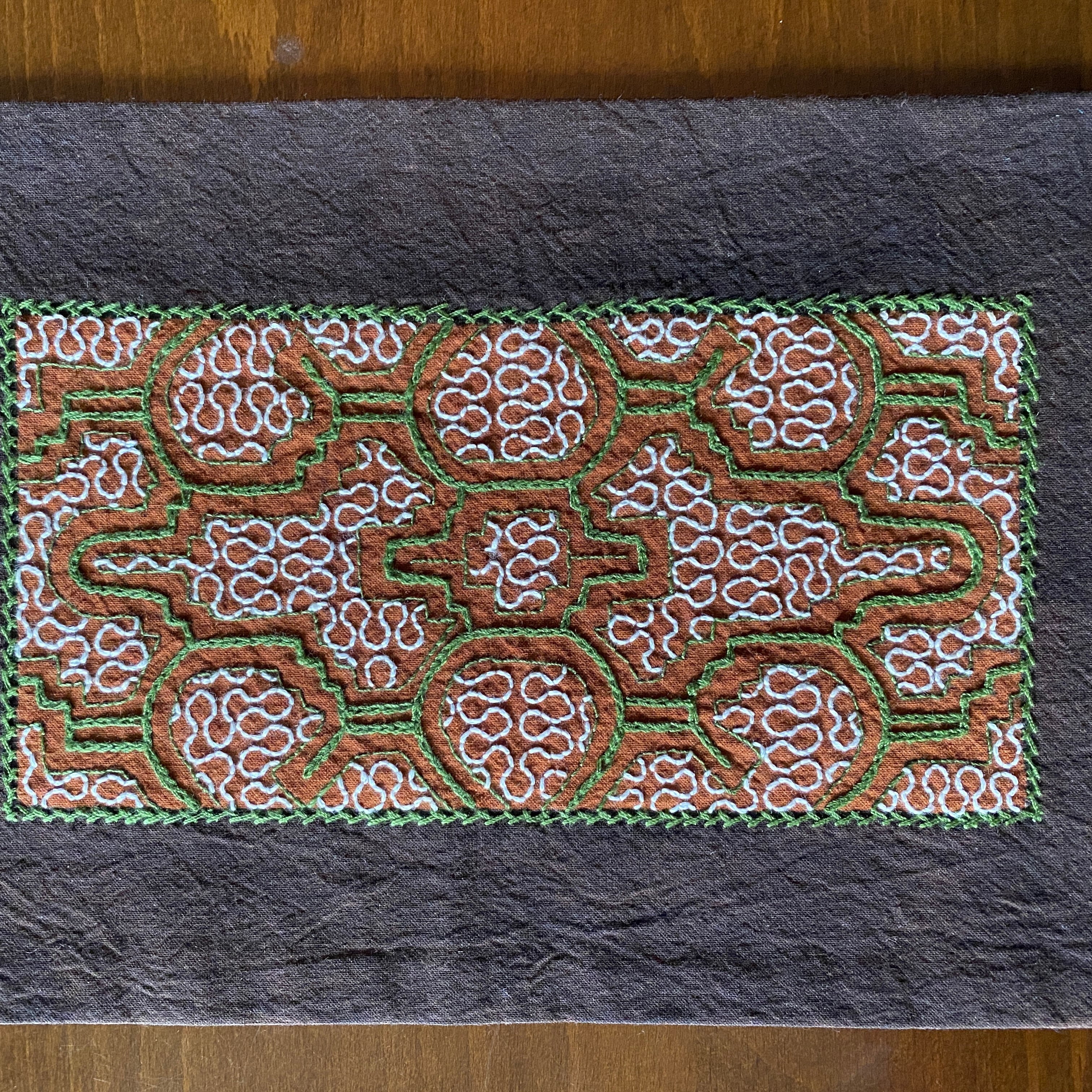 アマゾン屋 シピボ族の泥染めとバッグと雑貨