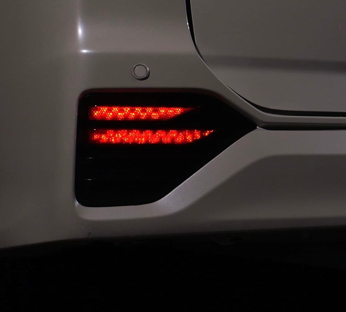 ヴァレンティ LEDリアバンパーリフレクター トヨタ 90型ヴォクシー