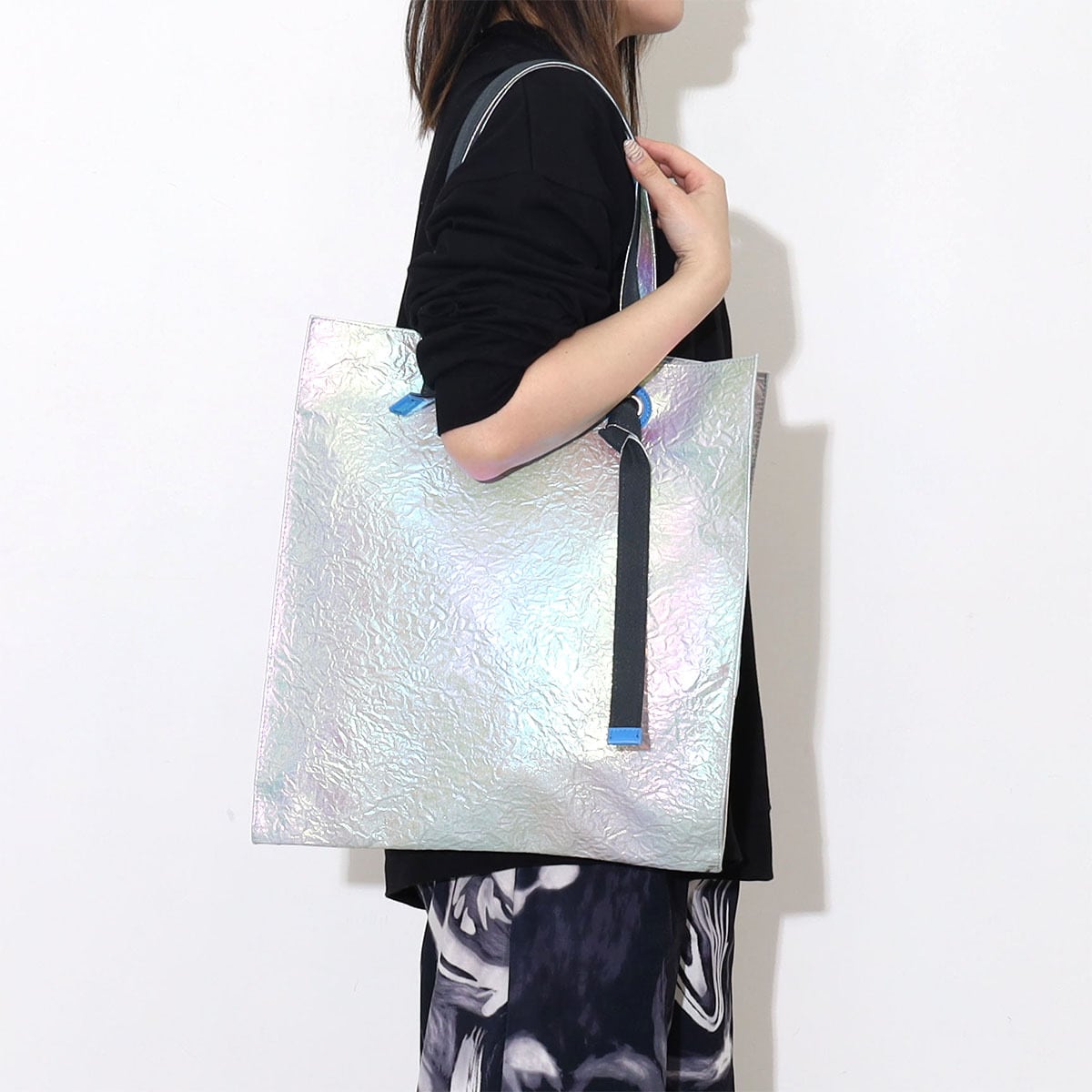 シンプルコーデのアクセントに☆個性的なオーロラトートバッグ】COOCO