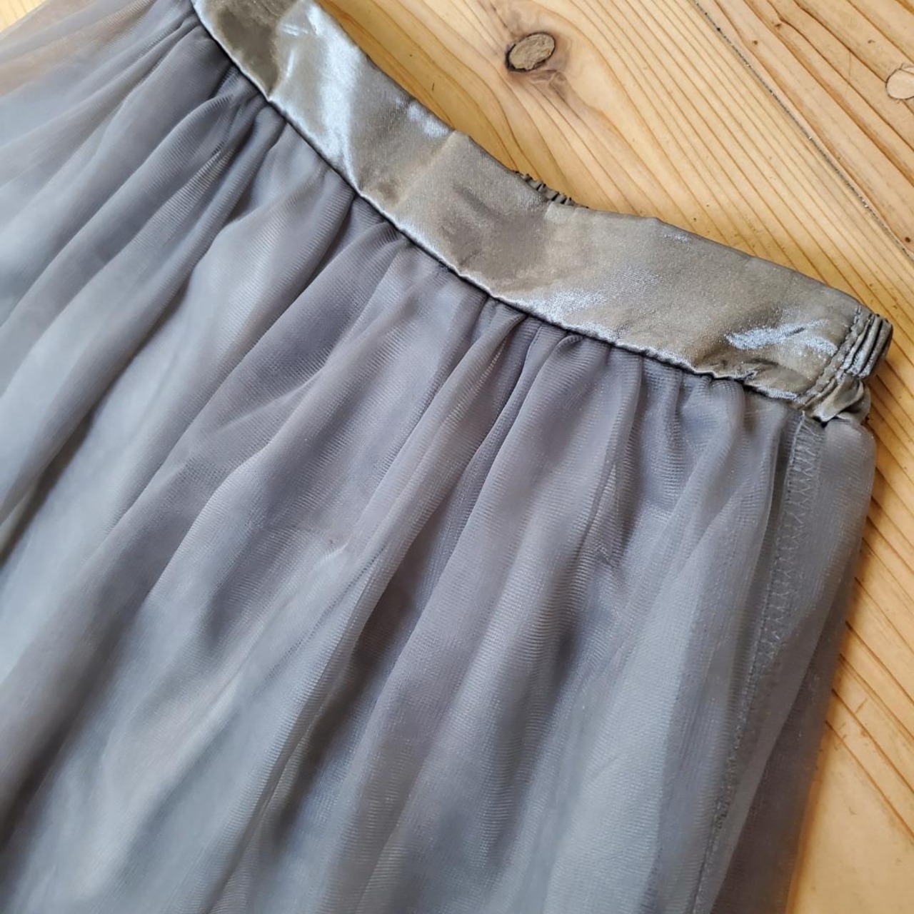 【USED】チュールスカート　カーキ色　Mサイズ　美品