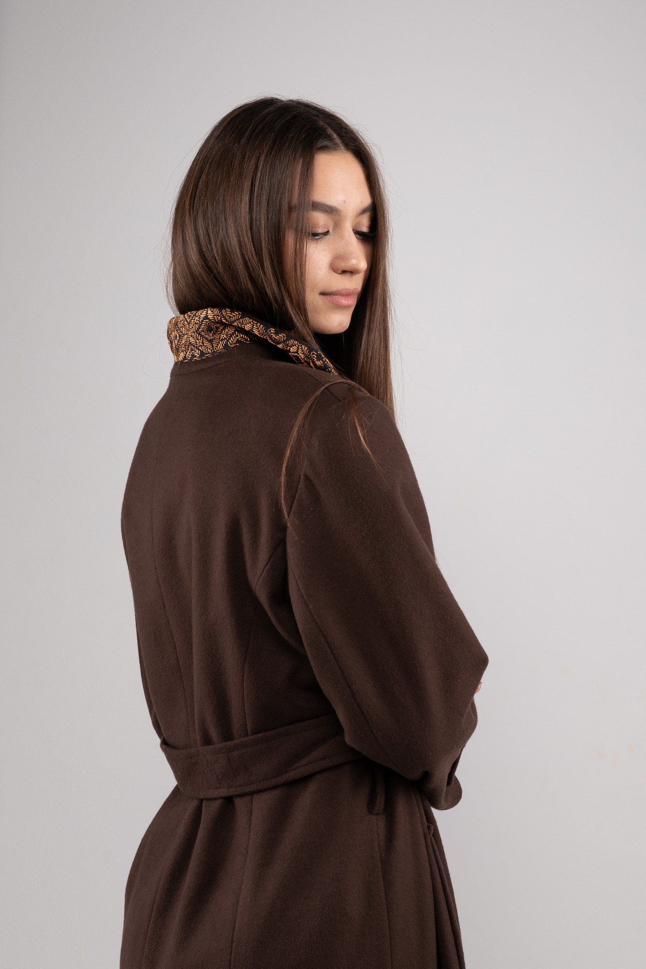 ウクライナ産プレミアムウール100%ロングコート（ブラウン）平行縫い　シルク手刺繍　ユニセックス - 2