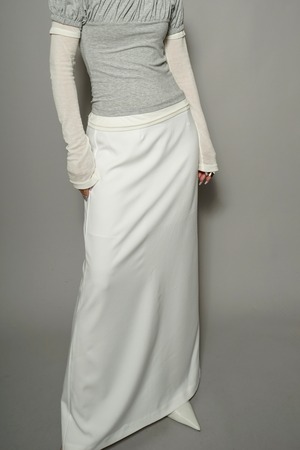 BACK SLIT LONG SKIRT   (WHITE) 2404-43-913