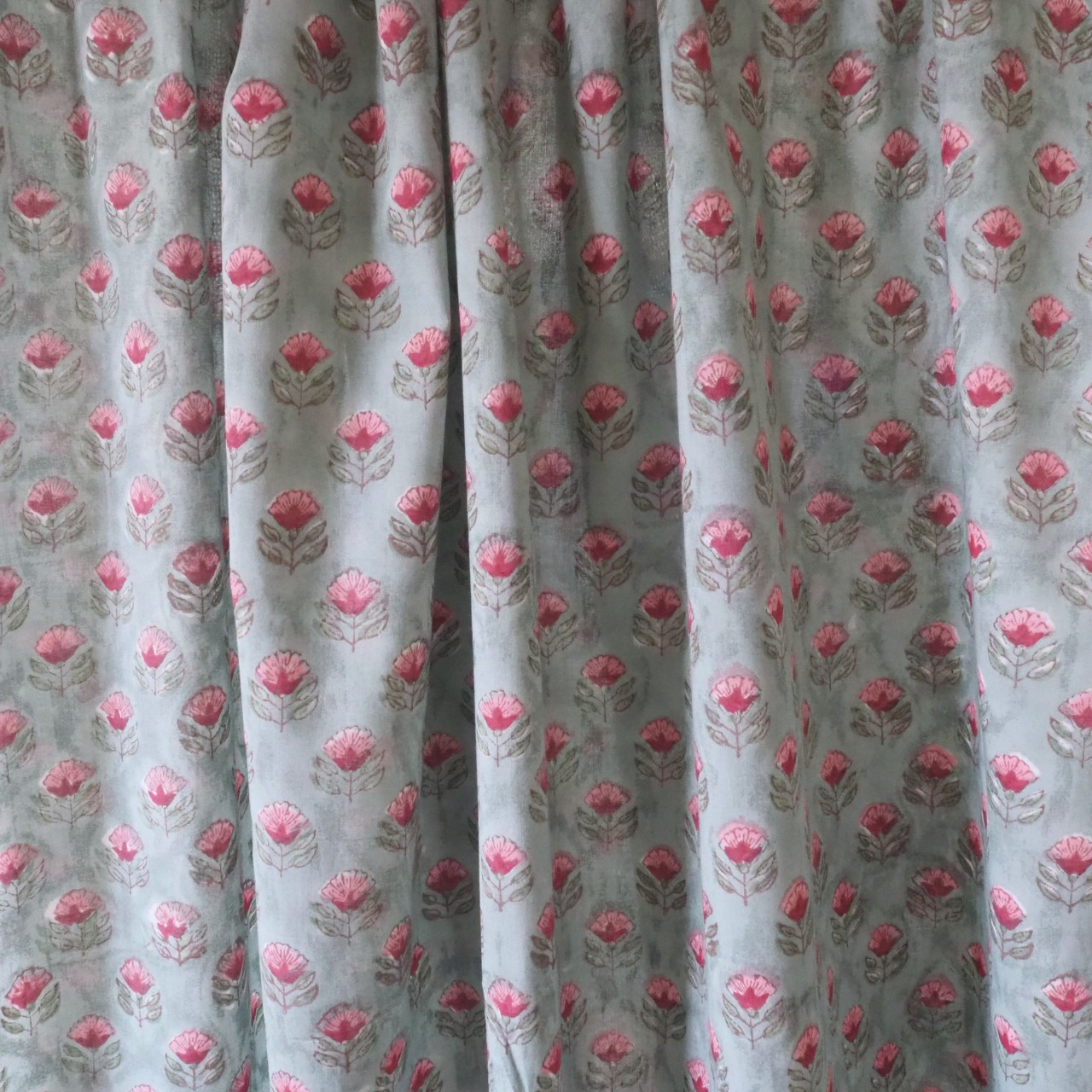 ブロックプリント生地【50cm単位】インド綿  片耳デザイン付き 小花柄 グリーン×ピンク #54710-GR1