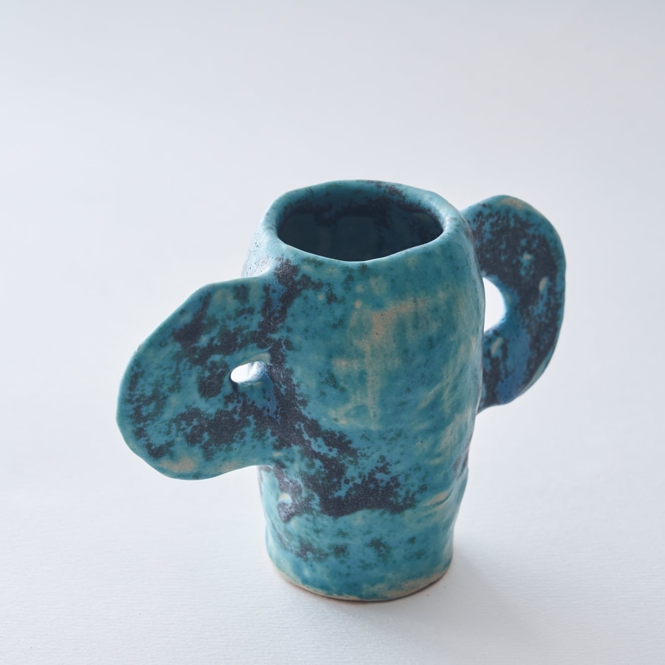 Satoko Kako / Blue with black dots vase | cafe&books bibliotheque
