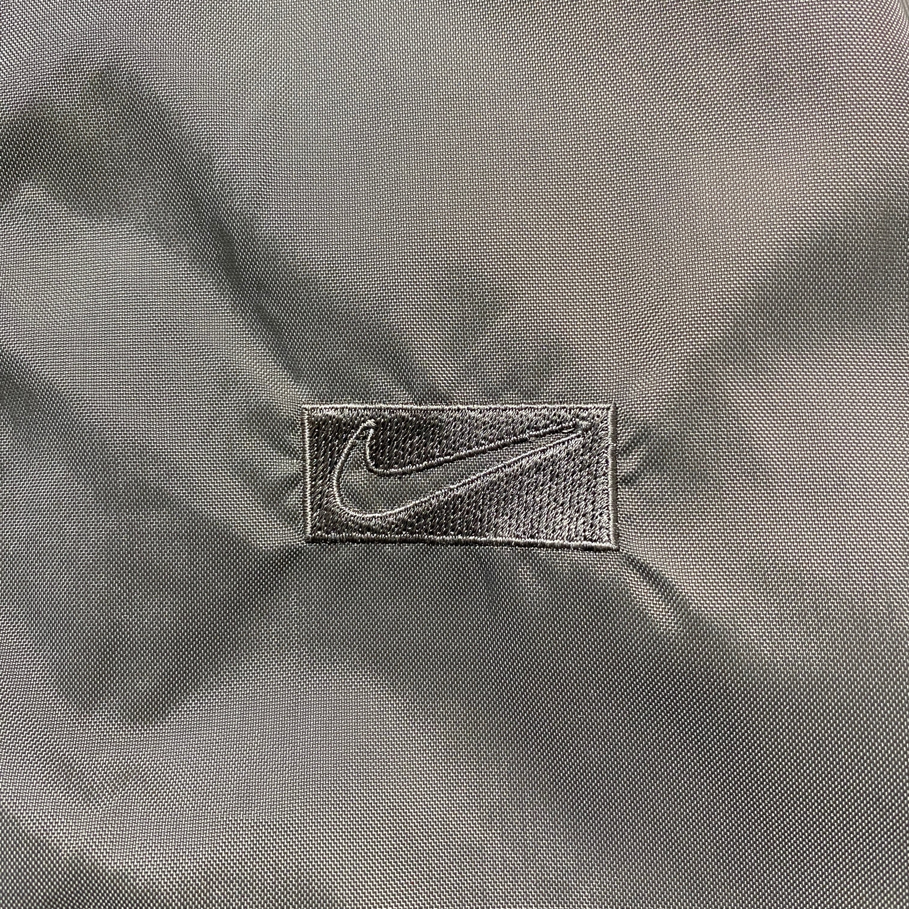 90's NIKE ナイキ 銀タグ スウォッシュ 刺繍ワンポイント バックロゴ