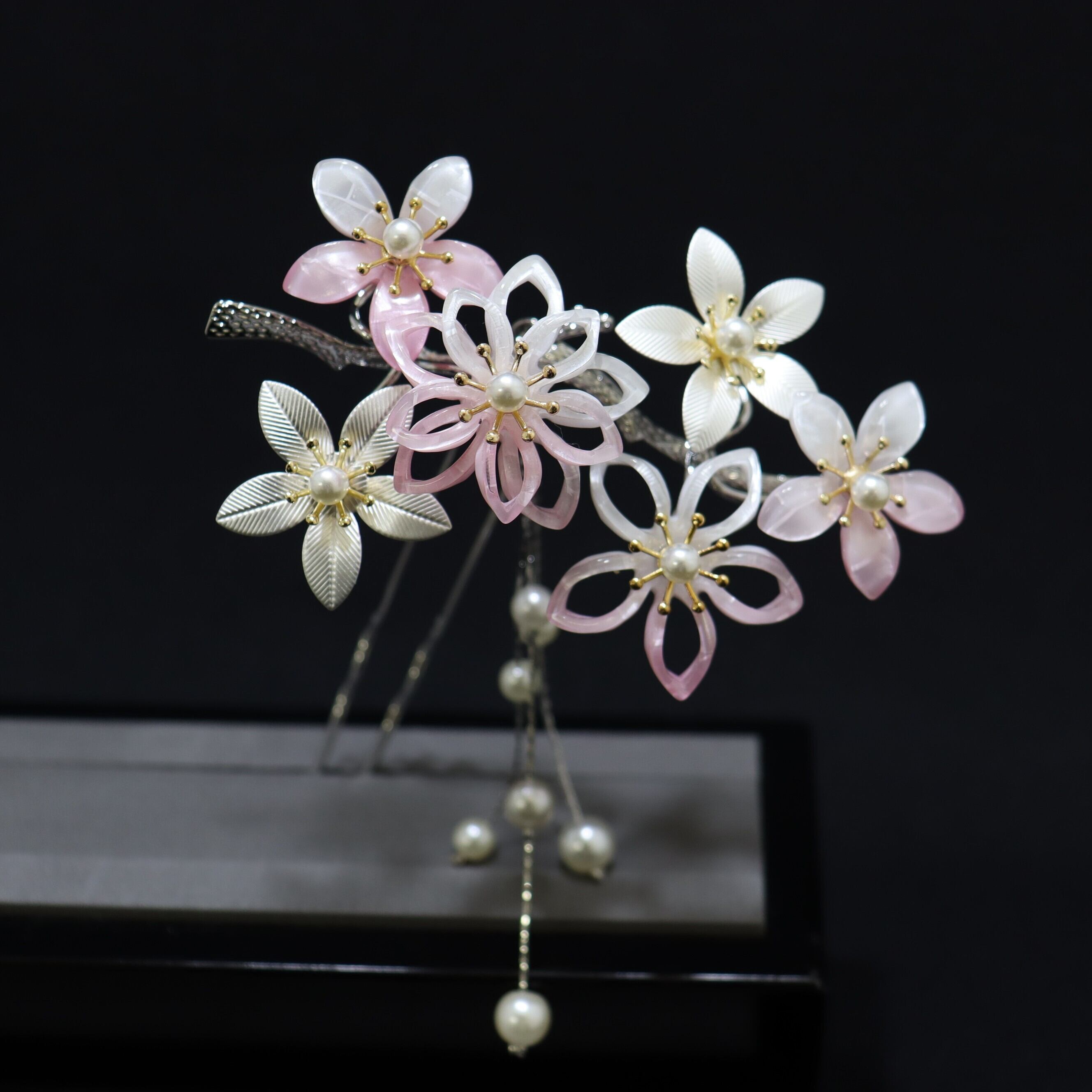 新入荷★京都「大原商店」謹製 礼装かんざし（立体加工　紅白南天） 大原商店(かんざし)の商品一覧｜卸・仕入れサイト【スーパーデリバリー】
